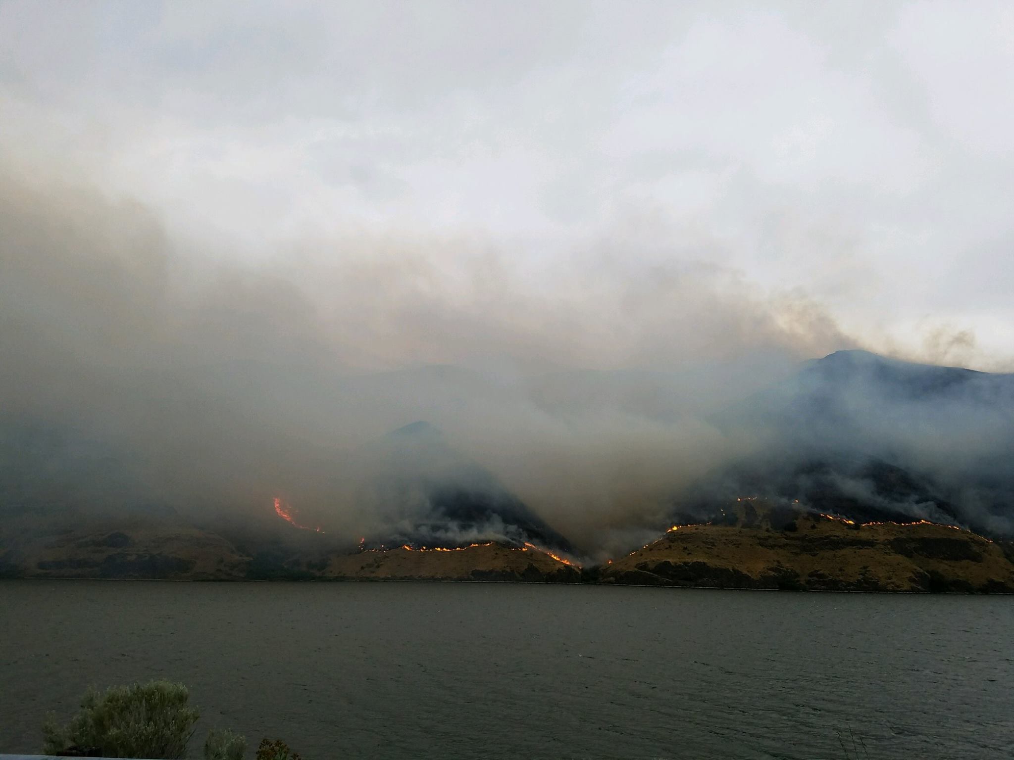 Snake River Fire burning 3,100 acres near Pomeroy